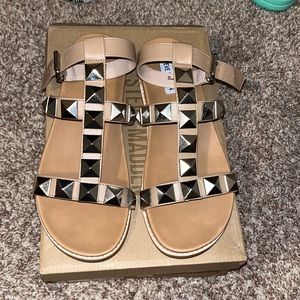 NWOT Daft Studded Gladiator Tan Steve Madden Sandals!